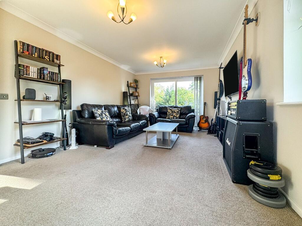 Calbourne Drive, Calcot, RG31 photo 3