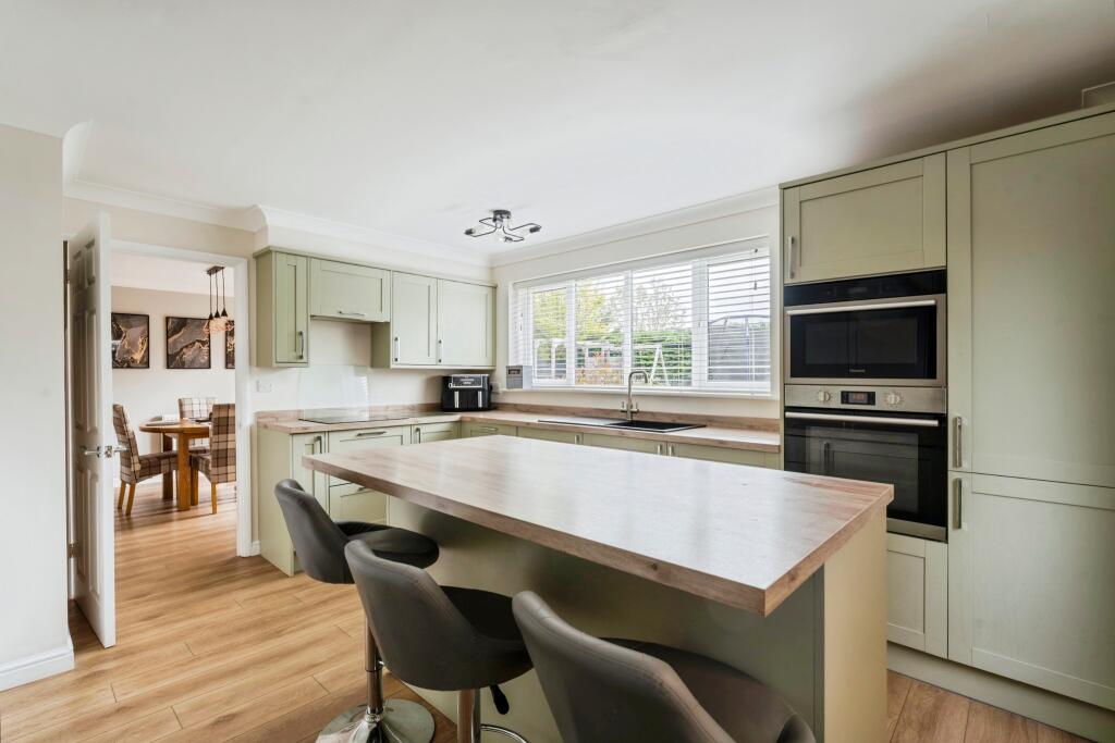 Linnet Close, Littlehampton, BN17 photo 2