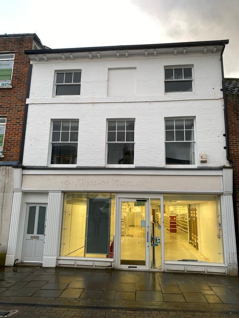 Main image of property: 27 High Street, Andover, Hampshire, SP10