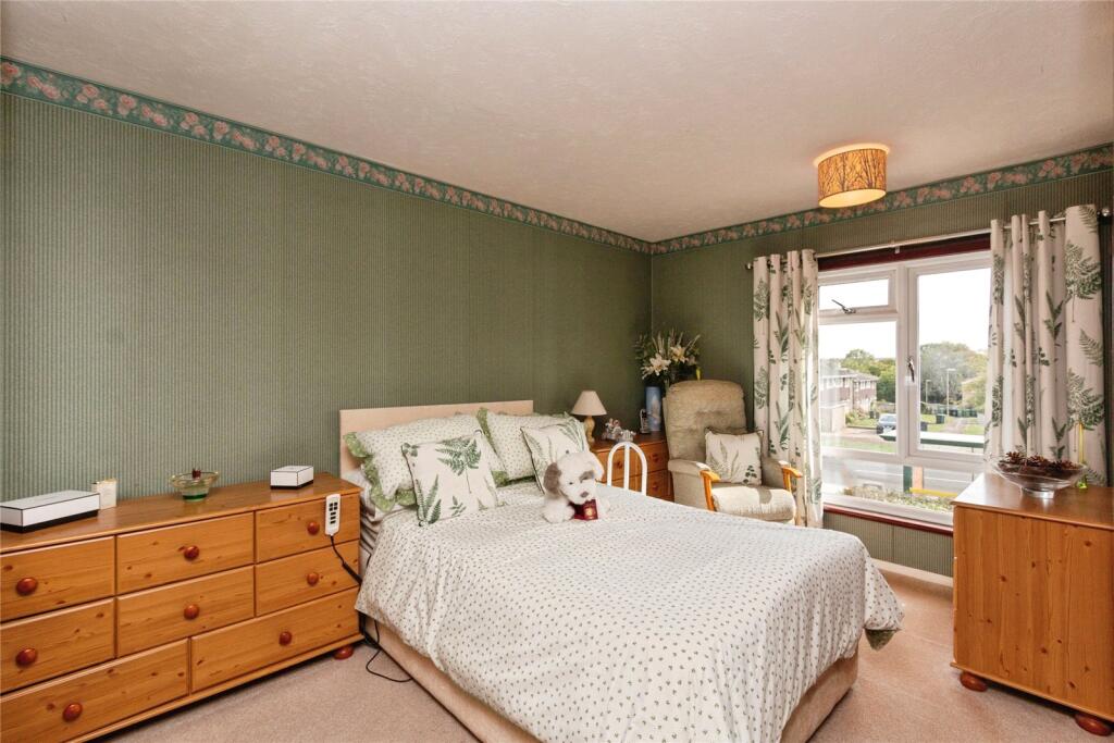 House in Basingstoke and Deane, Basingstoke - More