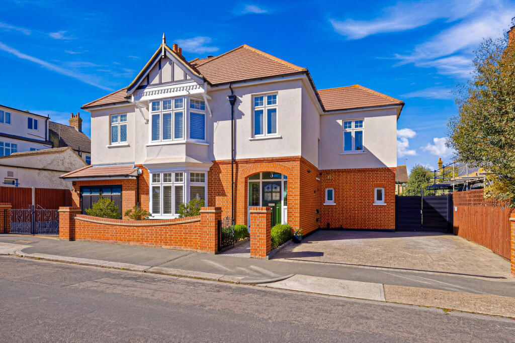 Main image of property: Kingsway, Westcliff-on-Sea, SS0