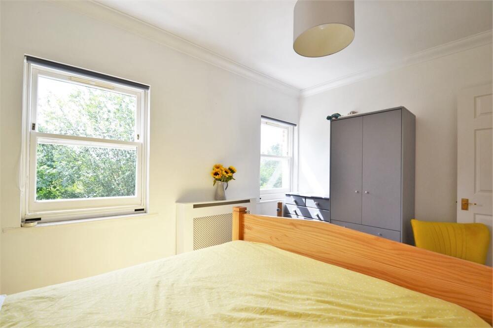 Apartment in Redhill - More
