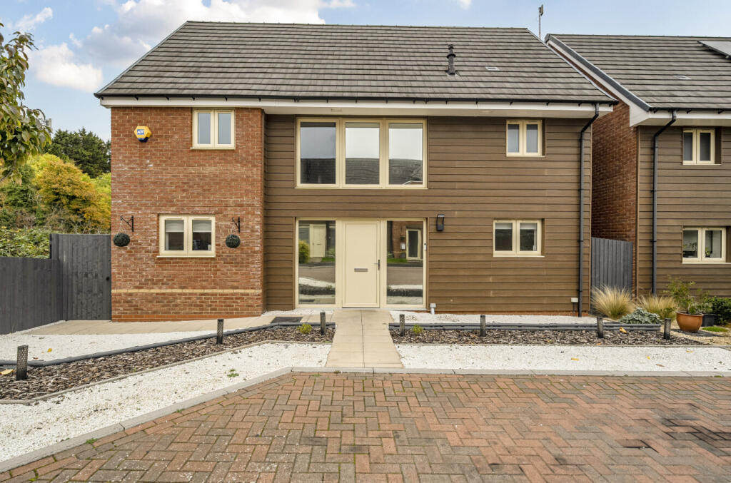 4-bed detached on Woodland Close, Stratton, Swindon, SN25, £465,000