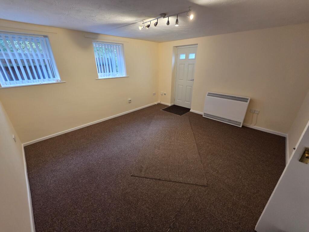 Apartment in Milton Keynes, Emerson Valley, Shenley Brook End - View 3