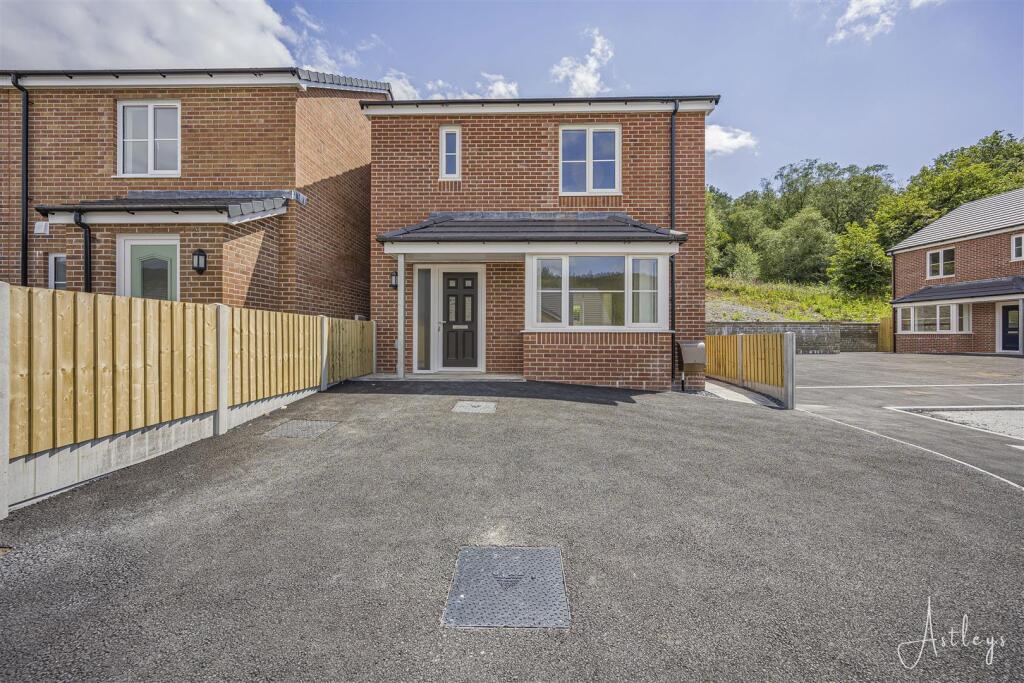 Clos Yr Ysgol, Clyne, Neath photo 3