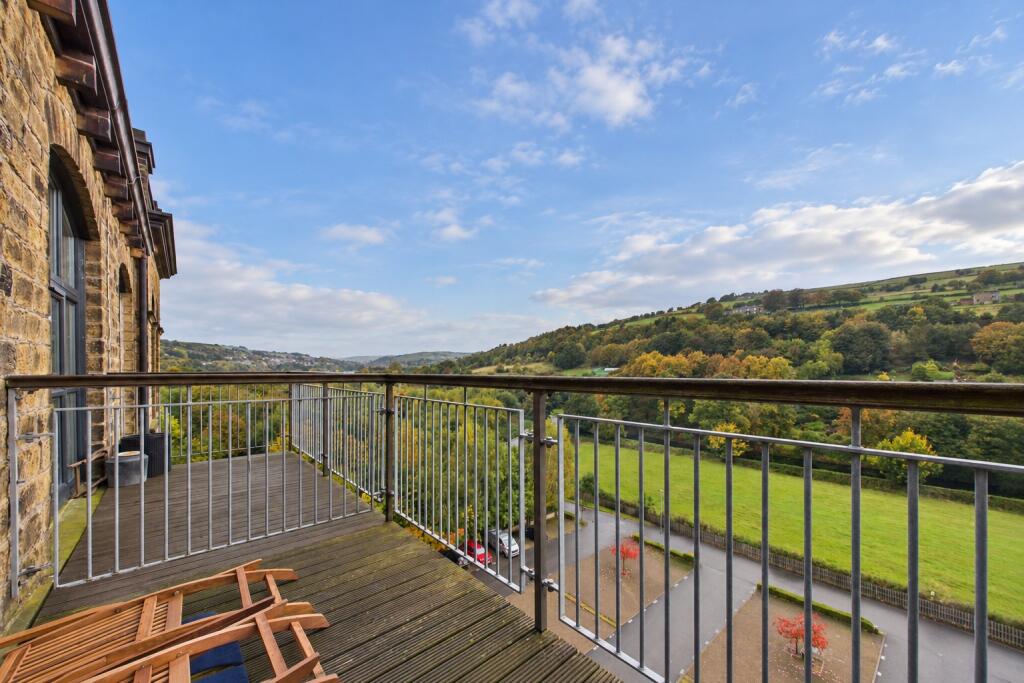 Low Westwood Lane, Linthwaite, Huddersfield, West Yorkshire, HD7 photo 4