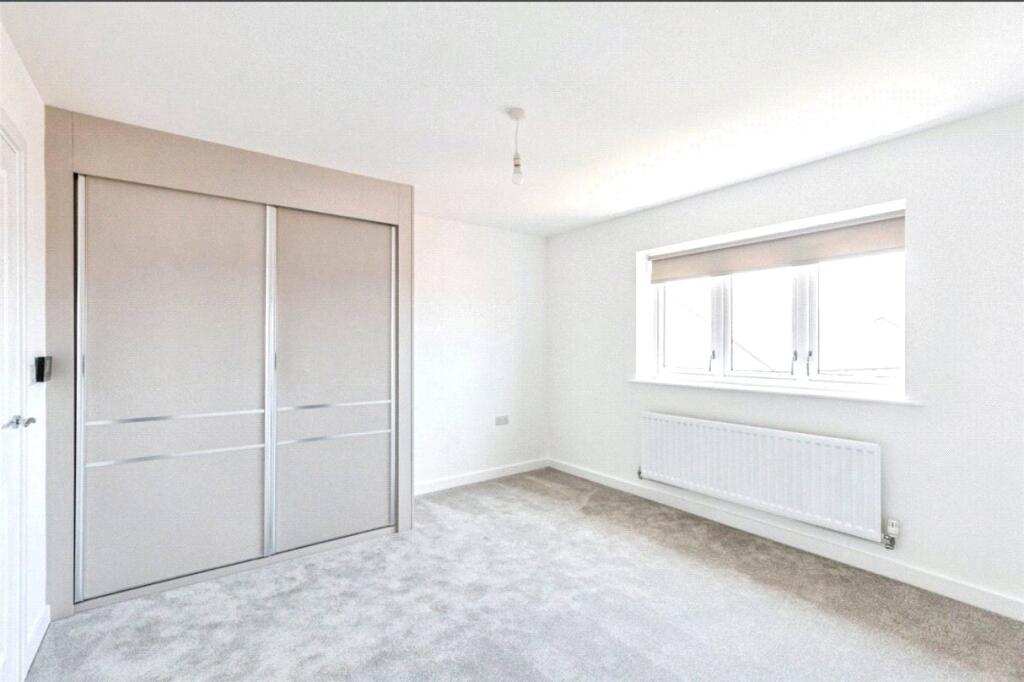House in Northampton, Wellingborough - More