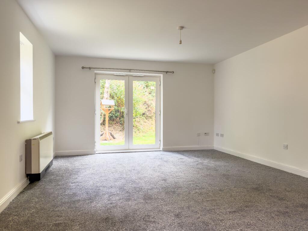 Apartment in Huddersfield - View 3