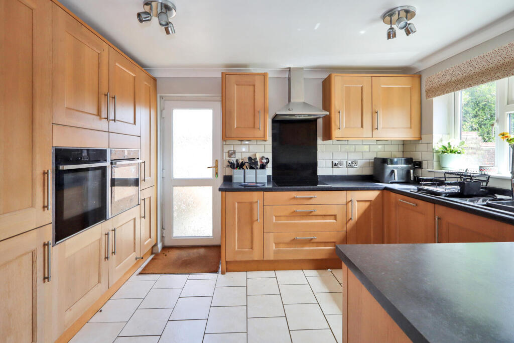 House in Fareham, Locks Heath - View 2