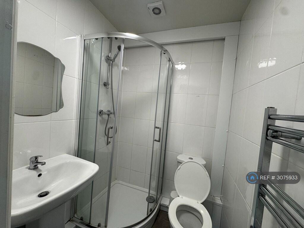 Apartment in Doncaster, City Centre, Hyde Park - View 4