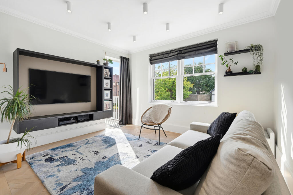 Apartment in London - View 5