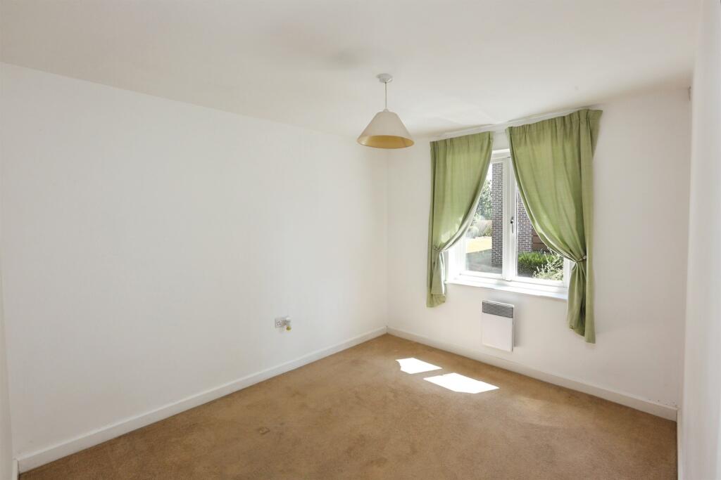 Apartment in Gosport, Hampshire - View 6