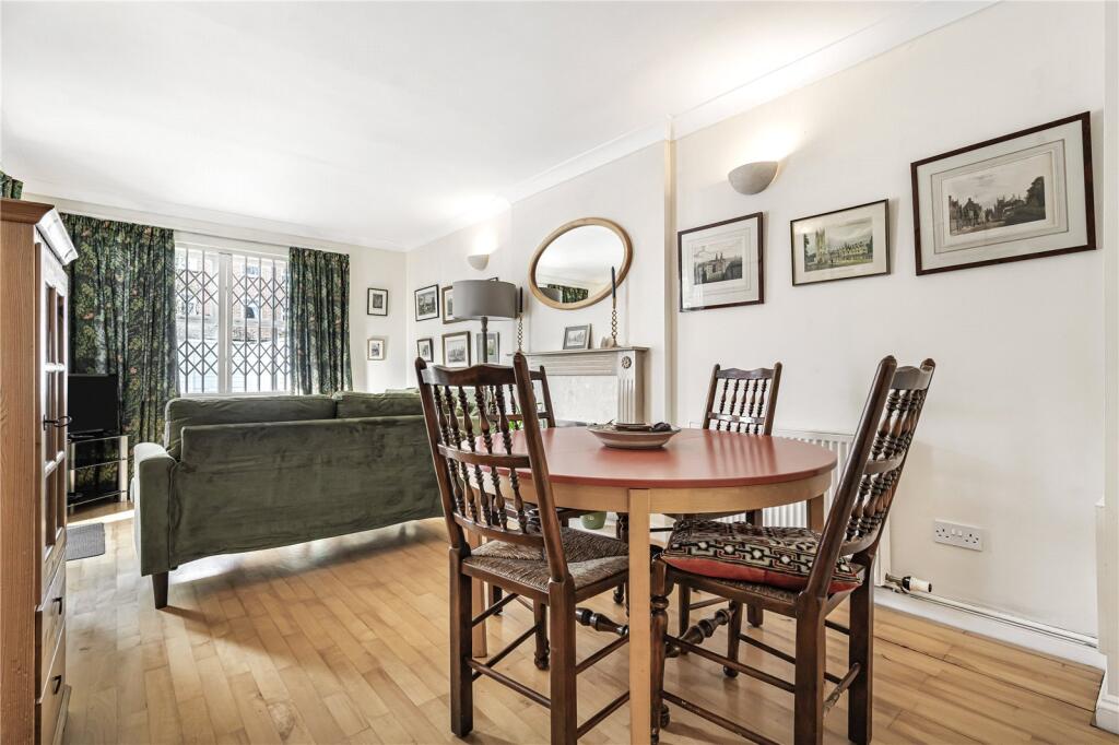 Main image of property: SHORT LET -  3-Bedroom Home in Prime Location, OX4