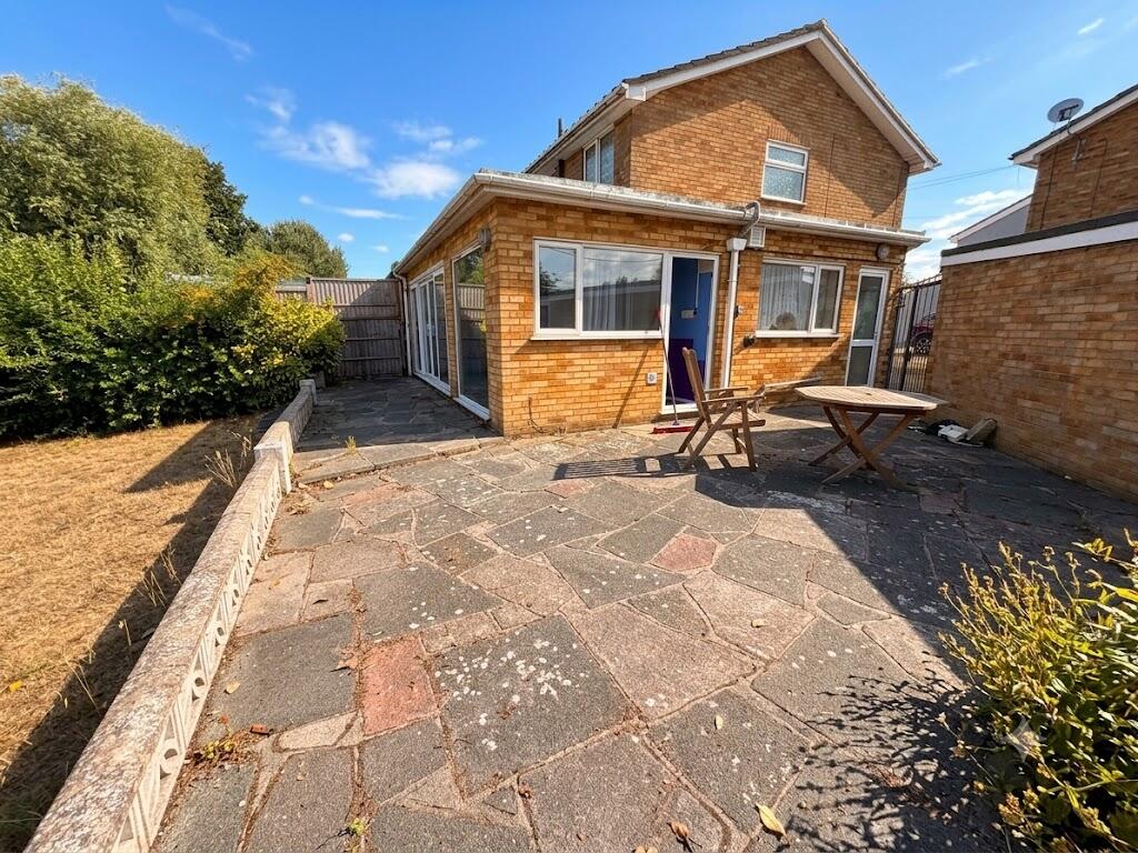 House in Romford - More