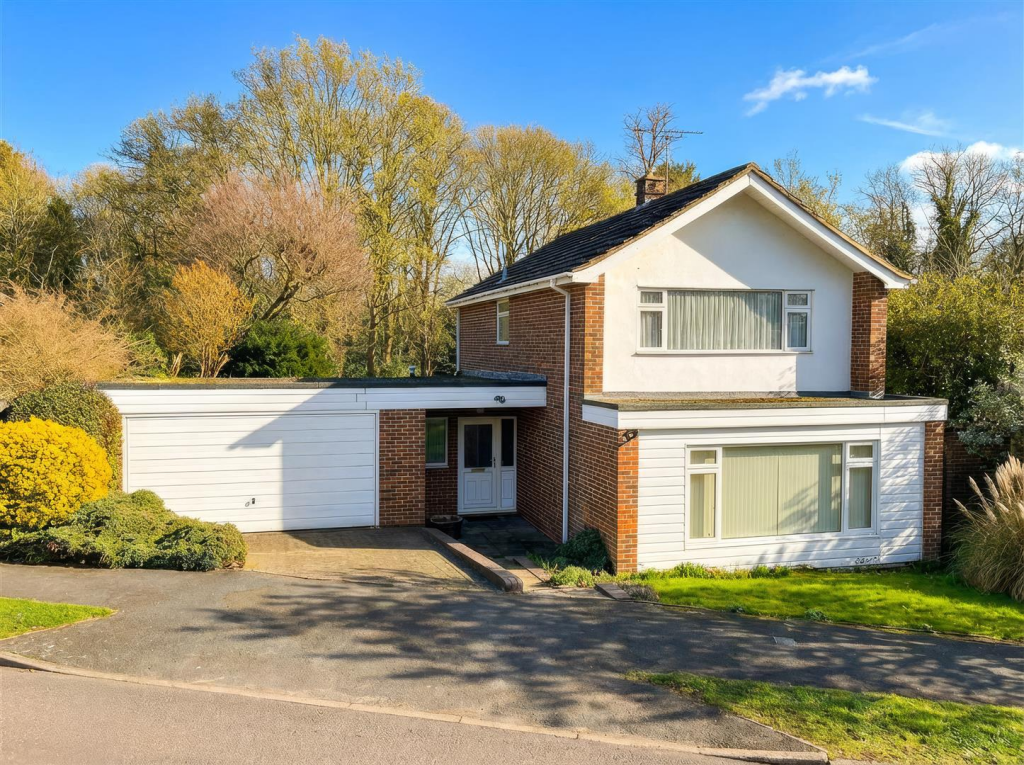 Main image of property: Carleton Rise, Welwyn