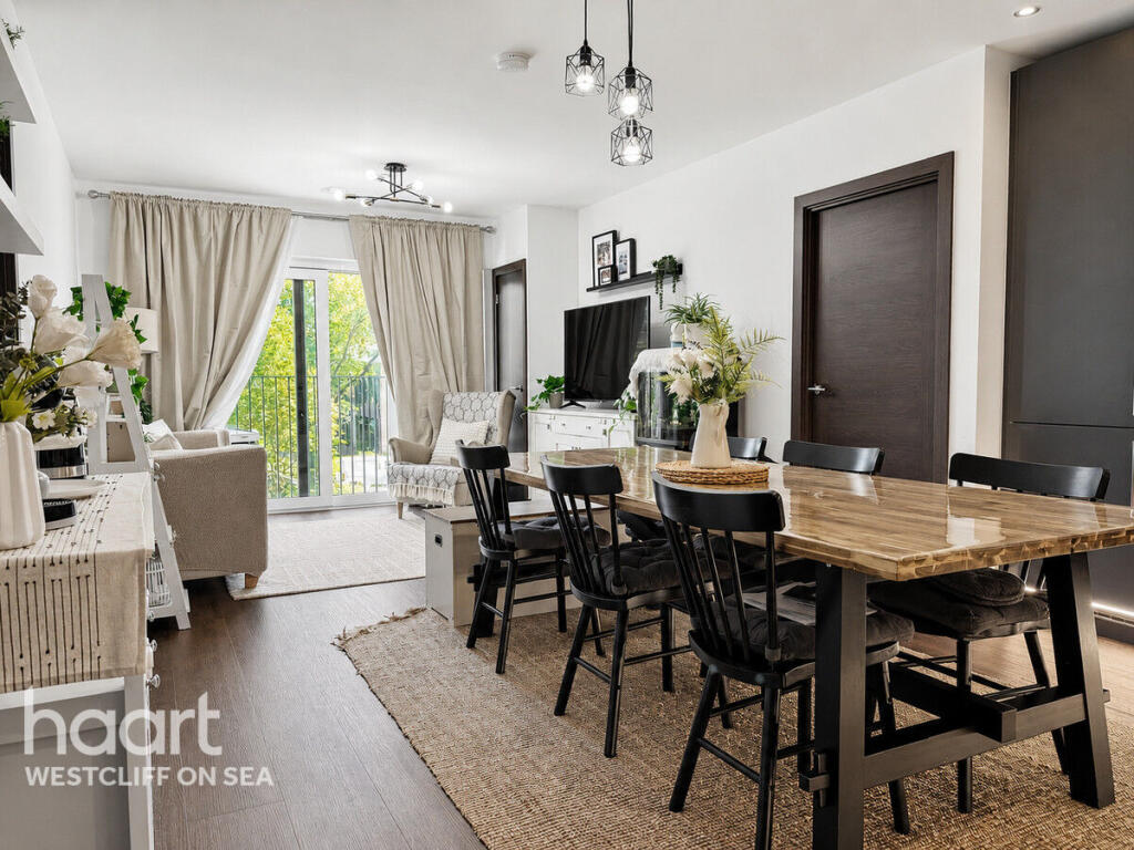 Apartment in Southend-on-Sea, Essex - View 5