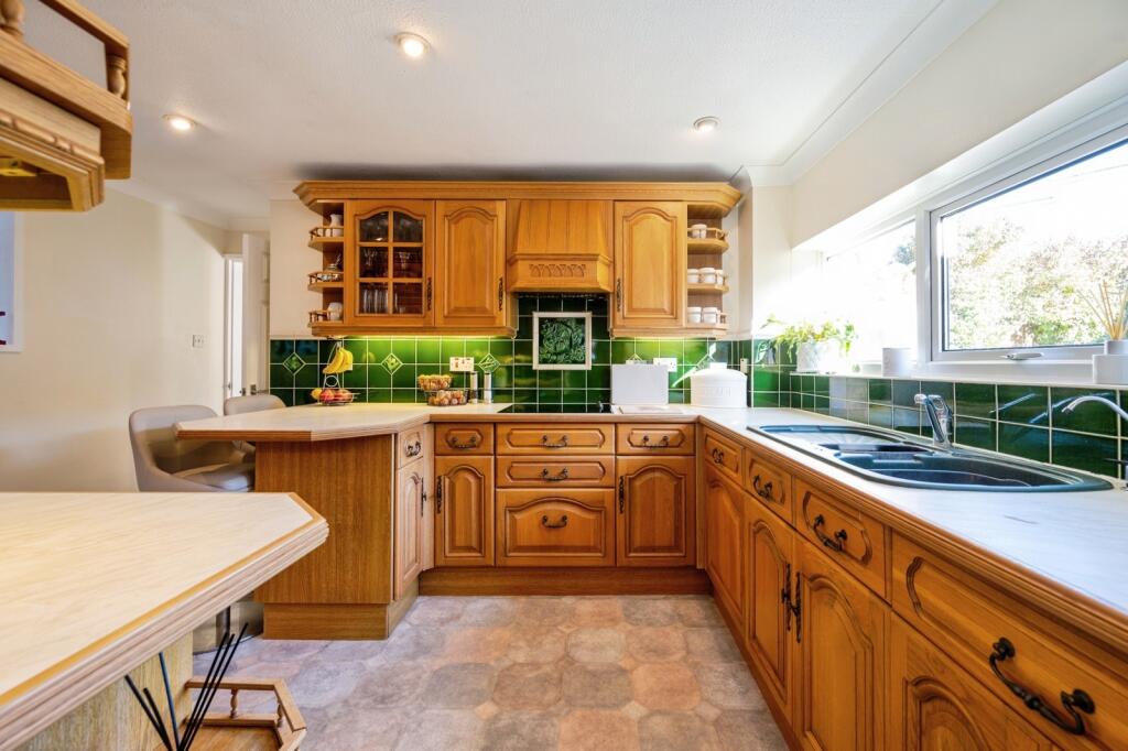 Selsey Close, HAYLING ISLAND, Hampshire, PO11 photo 4