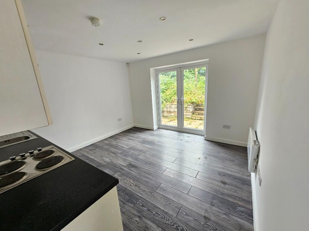 Courtis Road, Cardiff photo 3