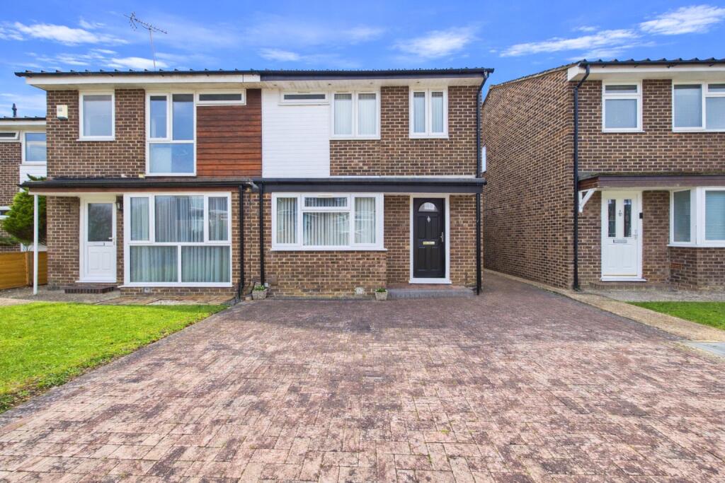 Main image of property: Tadcroft Walk, Calcot, Reading, Berkshire, RG31