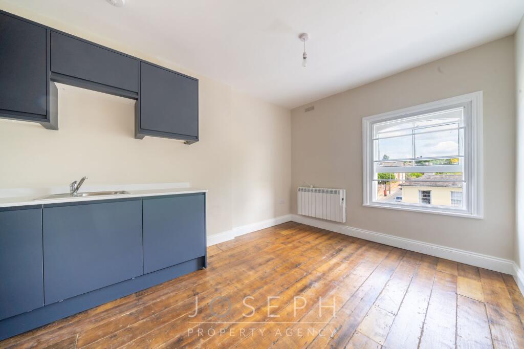 Apartment in Ipswich, Suffolk - View 5