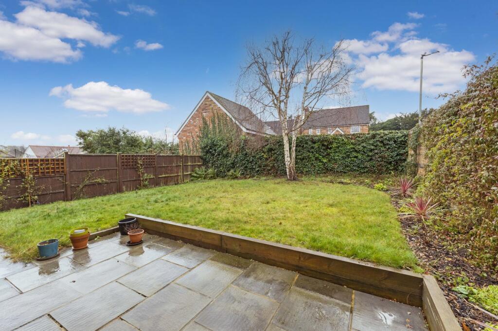Woodcote Road, Maidenhead, SL6 photo 2