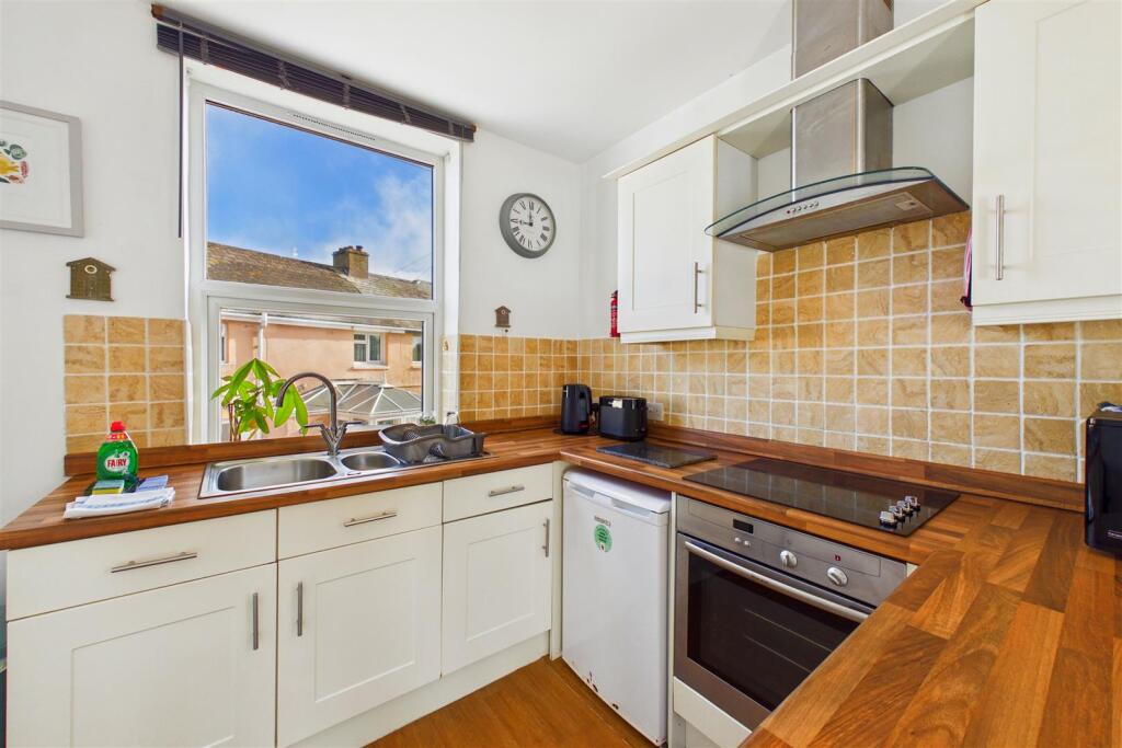 Apartment in Truro - View 4