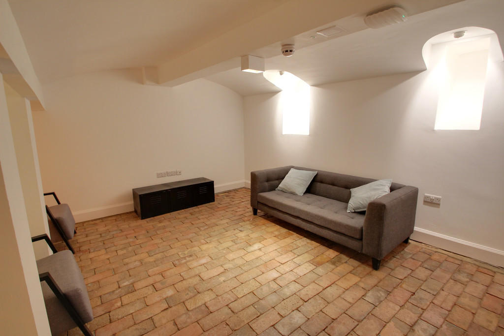 House in Leicester - View 5