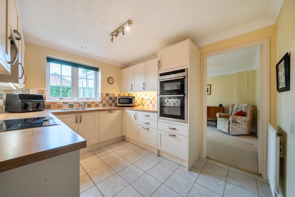 Corvette Avenue, Warsash photo 4