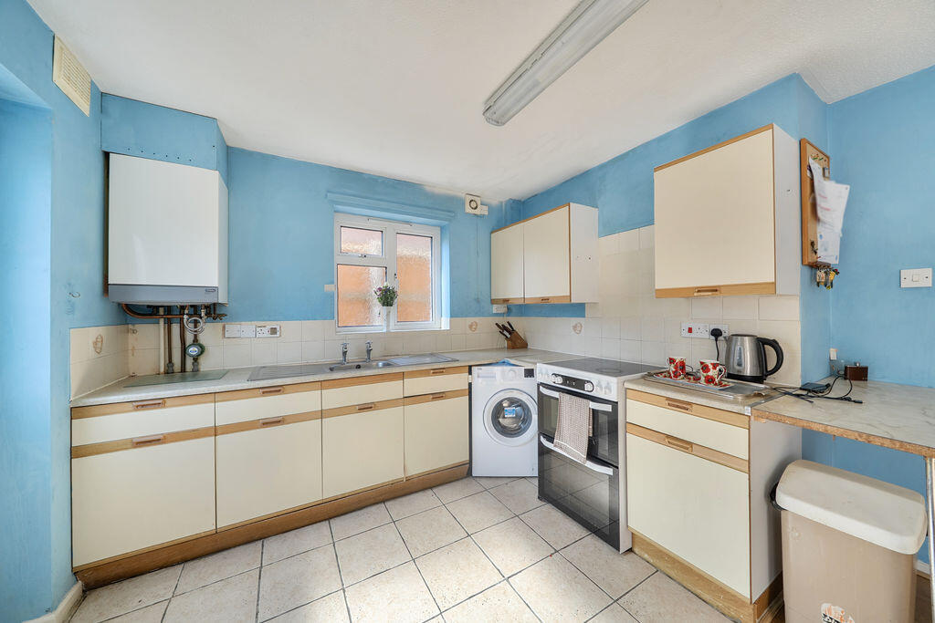 House in Oxford, Barton - More