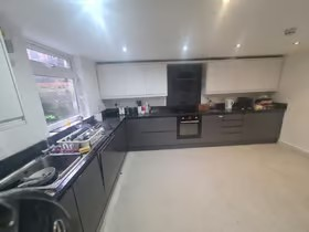 6 bedroom terraced house for rent