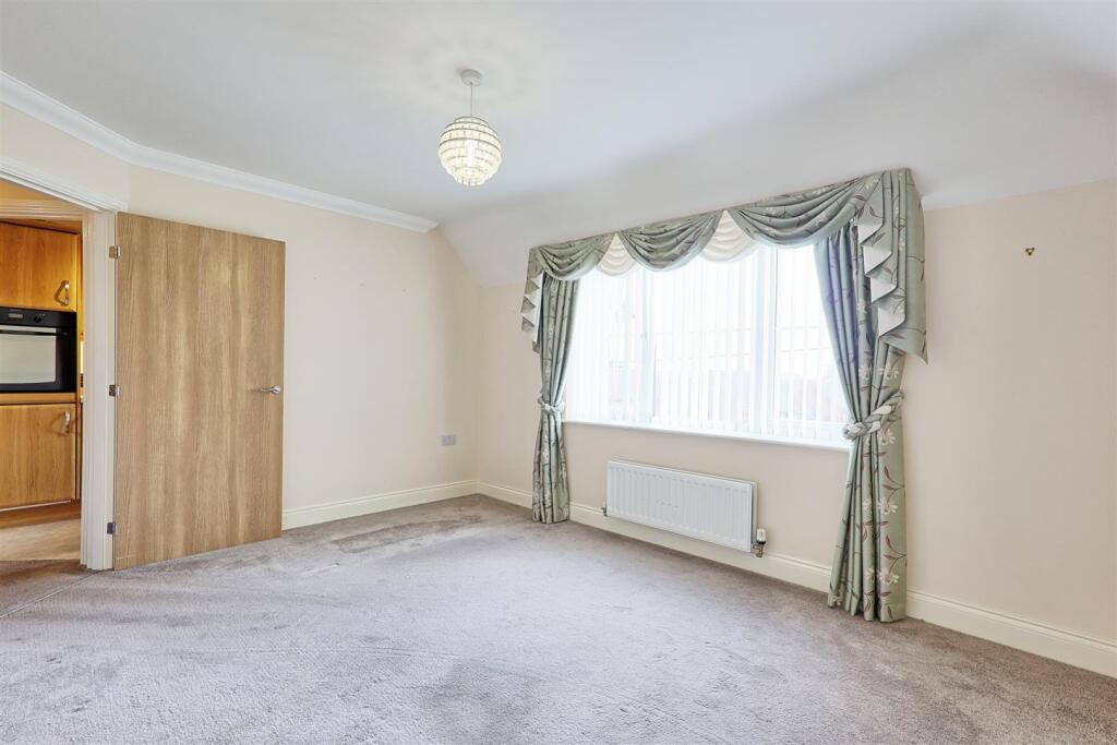 Apartment in Braintree, Essex - View 5