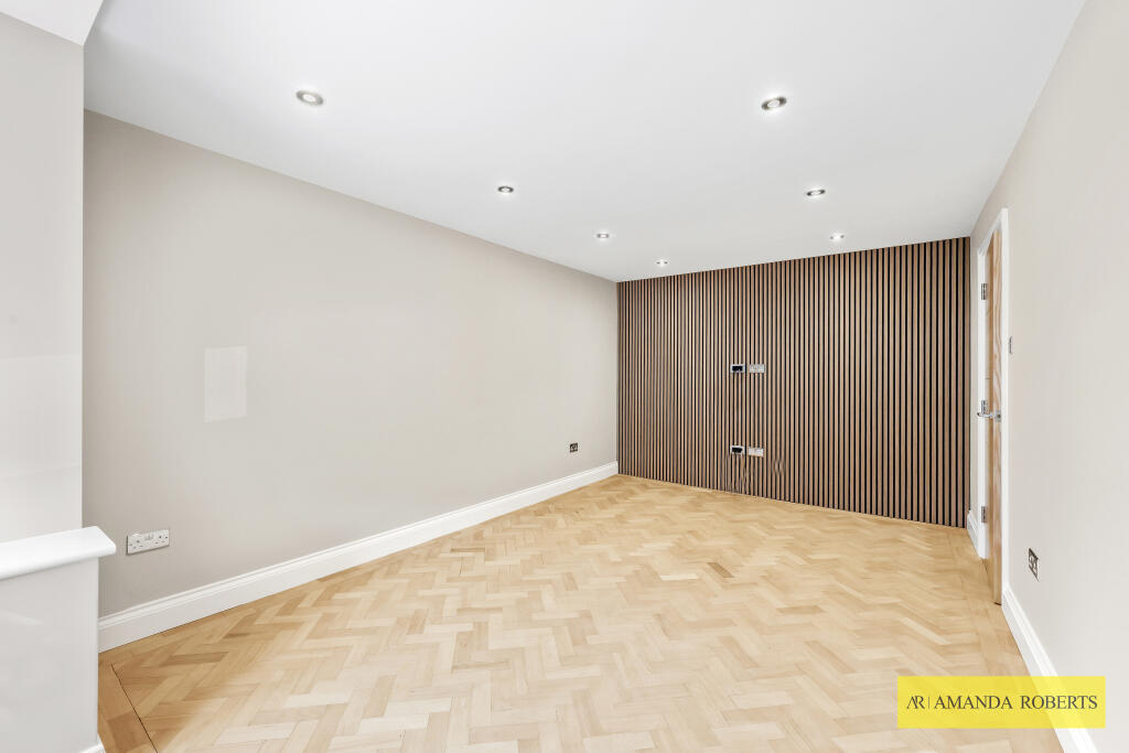 Apartment in Ilford - View 5