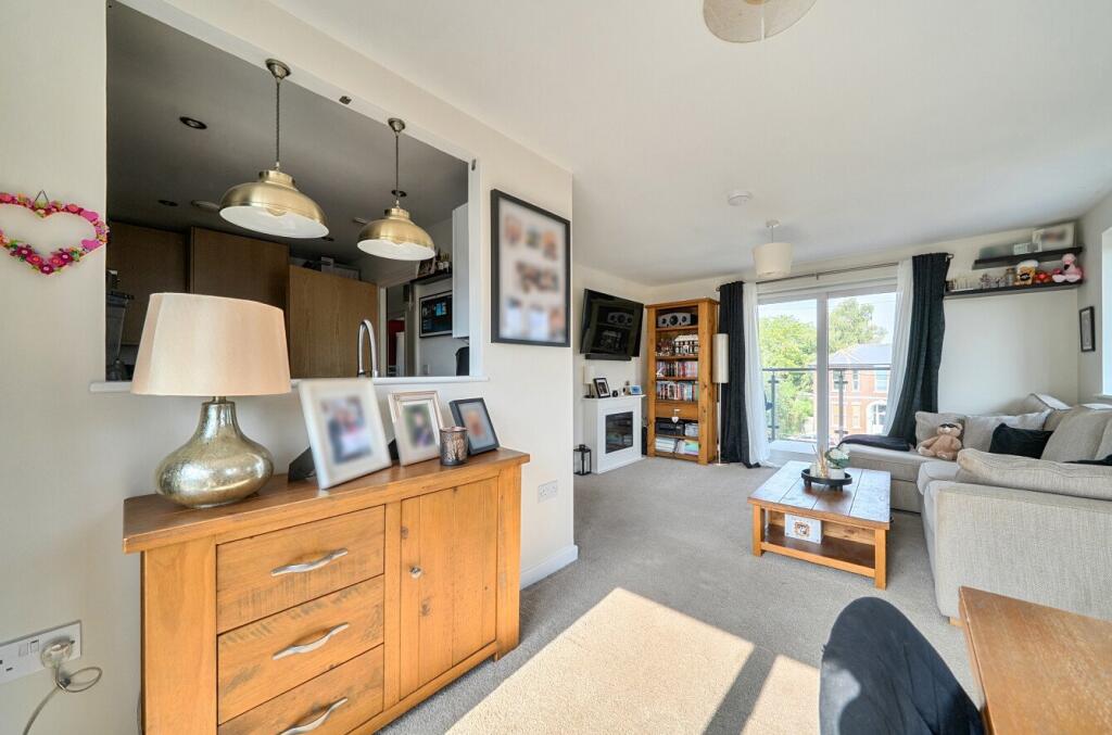 Apartment in Eastleigh, Hound - View 3
