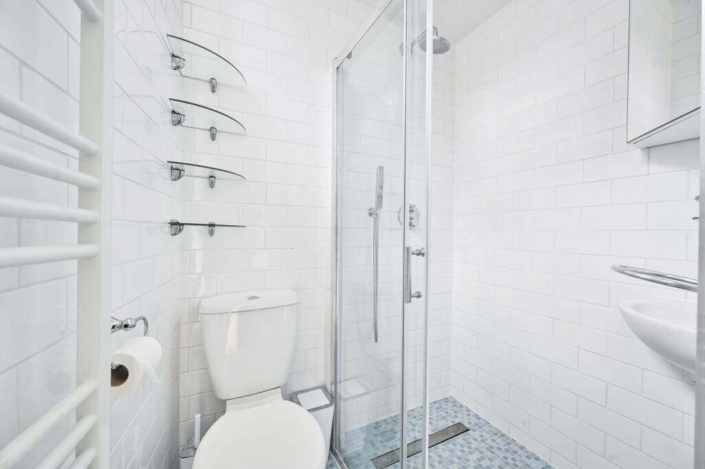 2 bedroom maisonette for rent