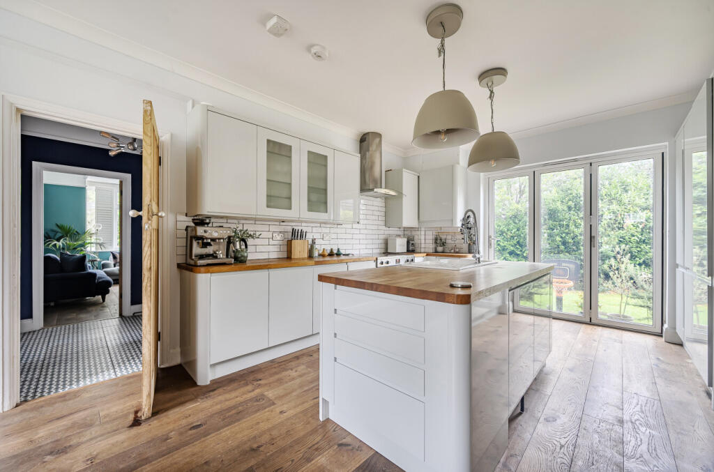 House in Guildford - View 3