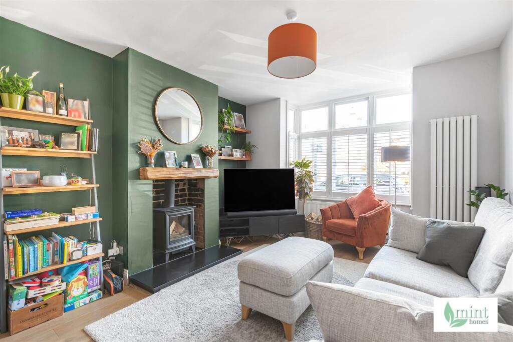 House in Kingston upon Thames - More