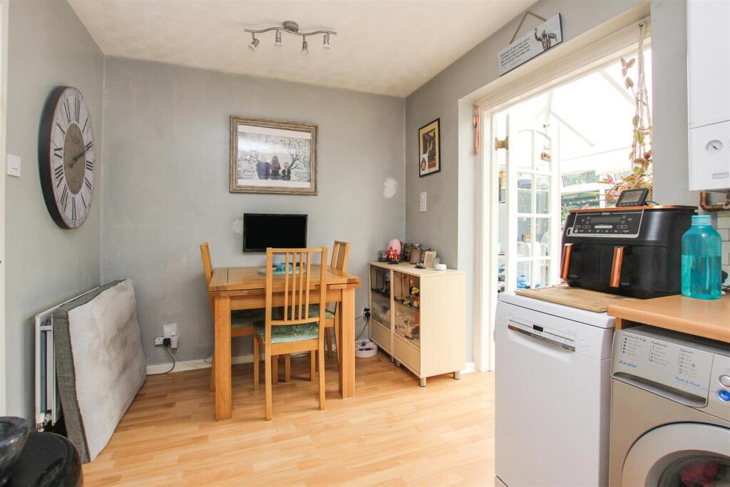 House in Kettering, Brambleside - More