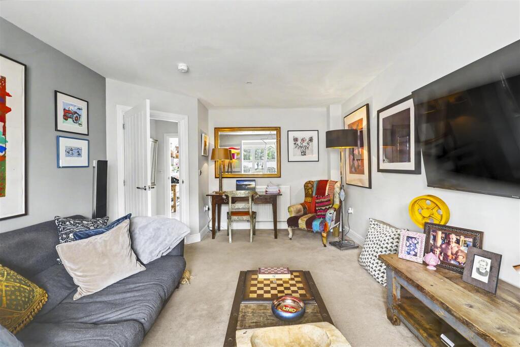 House in Uttlesford, Thaxted - More