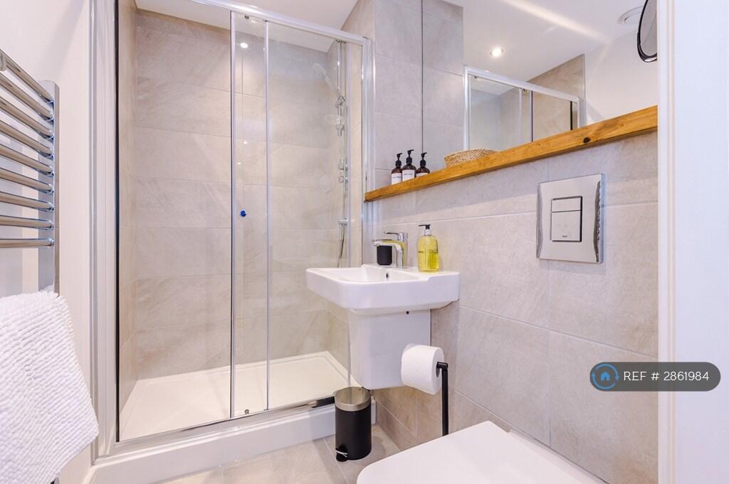 Apartment in Leeds - More