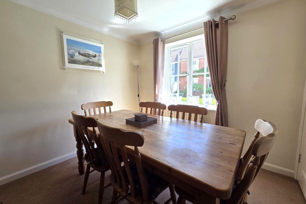 House in Winchester, Anthill Common, Denmead - More