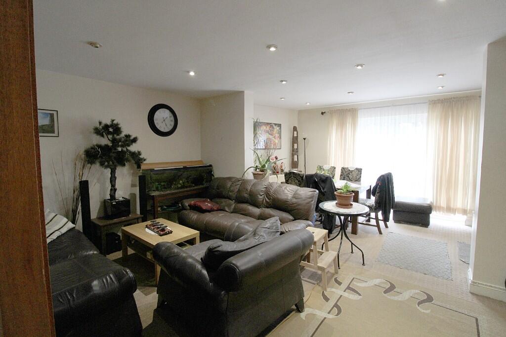House in London - View 2