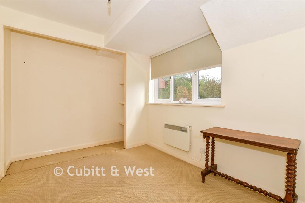 House in Waverley, Cranleigh - More