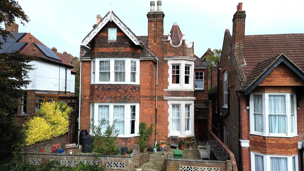 4-bed detached on Woodland Vale Road, St. Leonards-On-Sea, £525,000