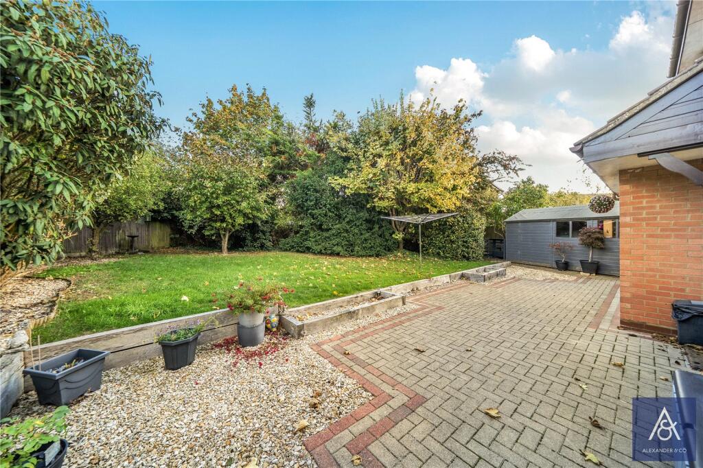 Forrester Drive, Brackley, Northamptonshire photo 3