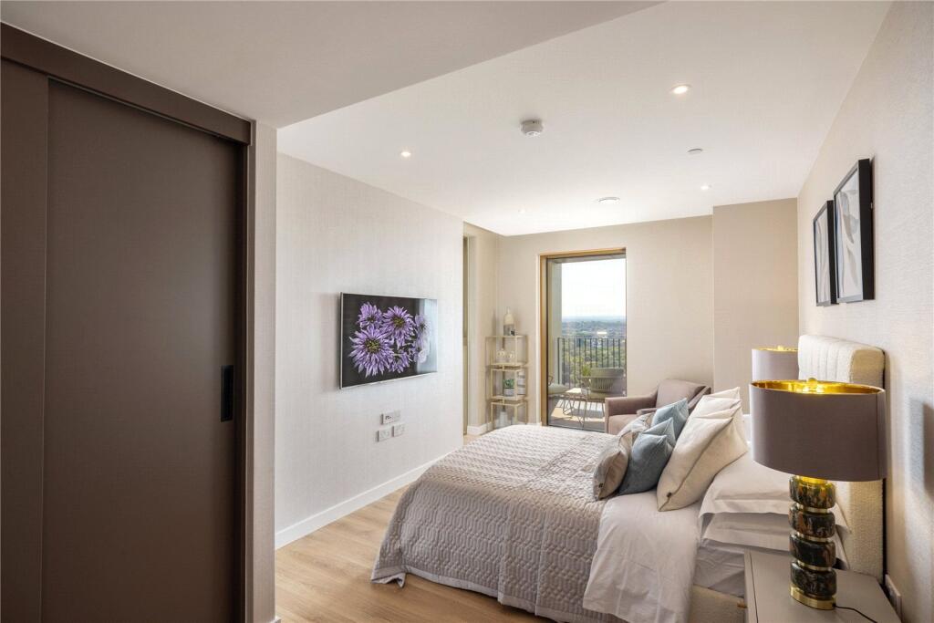 Apartment in London, St John's Estate, Isle of Dogs - More