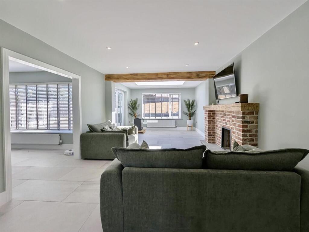 House in Weymouth, Overcombe - More