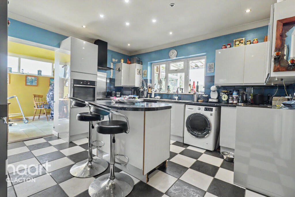 4-bed detached on Hillside Crescent, Clacton-On-Sea, £350,000
