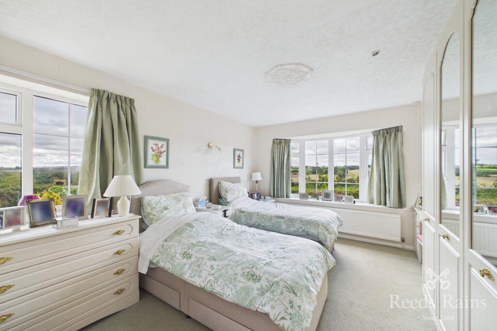 House in Wakefield - View 5