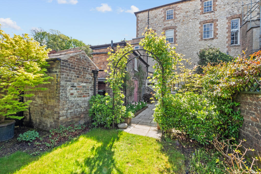 Off Salisbury Street, Dorchester, Dorset photo 2