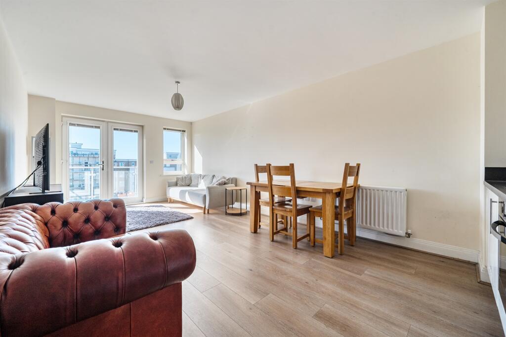 Apartment in Slough, Windsor and Maidenhead - View 3